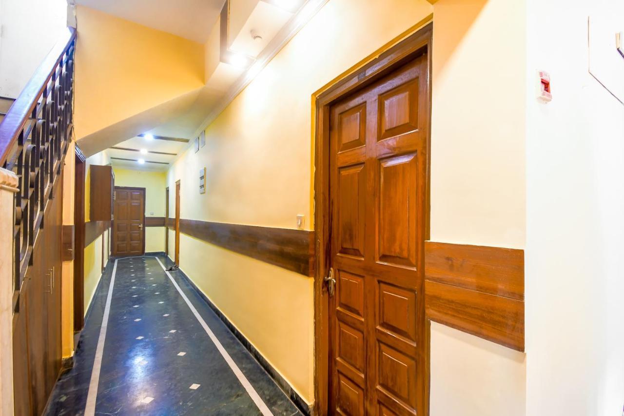 Hotel Jingle Inn Calcutta Extérieur photo